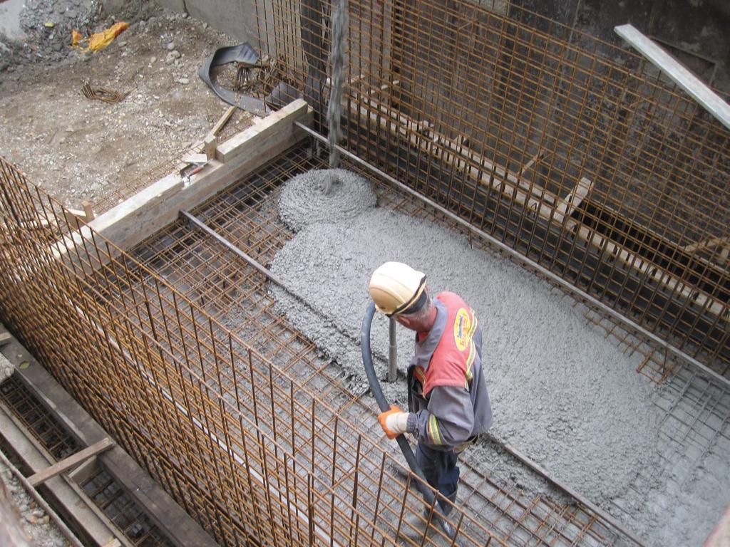 HEMIJSKA OTPORNOST HEMIJSKA OTPORNOST Rešenje za betone izložene dejstvu hemikalija Hemijska otpornost - betoni imaju potvrđenu otpornost na dejstvo većine hemikalija koje se mogu naći u zemljištu,