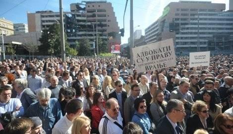 Blic.rs 08.11.2014 Naslov: Advokatska komora odlučiće danas Saturday o protestu advokata 3,741,495 Sajt: Blic.rs Link: http://www.blic.