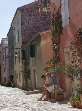 Umago I dintorni di Umago pullulano di resti di ville romane che per secoli animarono l intera costa.