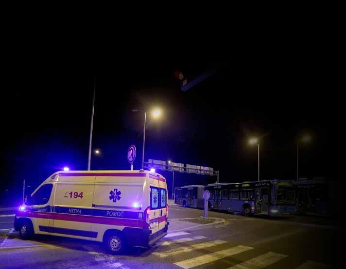 KADA POZVATI HITNU MEDICINSKU SLUŽBU? Hitnu medicinsku službu pozivate na broj 194 kada je izravno ugrožen život ili je teško narušeno zdravlje!