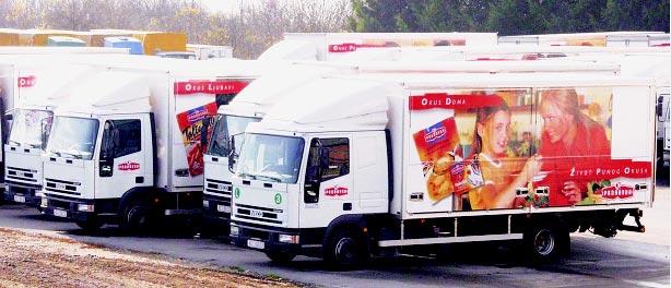 Podravkin transport u zimskim uvjetima Promet bez zastoja Piπe: Slavko PetriÊ Kada je u pitanju Podravkin Transport Ëesto se postavlja pitanje kako vozaëi i mehaniëari obavljaju poslove u zimskim