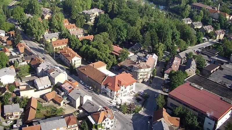 Usko urbanističko središte Grada, odnosno industrijsko središte Duge Rese (slika 7) također ima status zaštićenog kulturnog dobra.