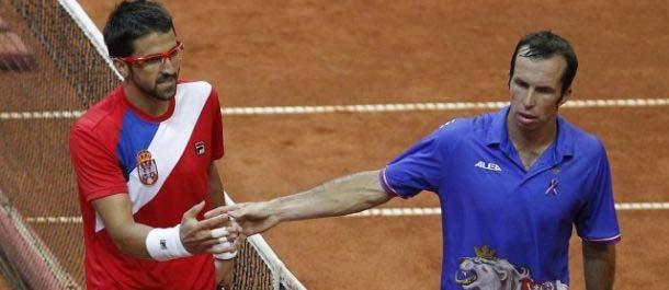 Štepanek čestitao Tipsareviću srednjim prstom Nakon prvog dana četvrtfinalnog dvoboja Češke i Srbije u Davis Cupu rezultat je 1:1.