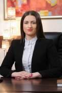 NATAŠA ŠKRBIĆ Stručni saradnik Stručni saradnik u Advokatskoj firmi Sajić iz Banjaluke. Diplomirala je na Pravnom fakultetu u Banjaluci 2011.godine, a u Advokatskoj firmi Sajić zaposlena je od 2013.