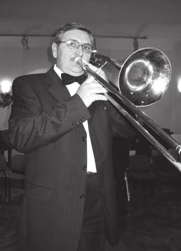BRANISLAV GAGIĆ Pohađao osnovnu i srednju muzičku školu Josif Marinković u Zrenjaninu, u klasi Tapai Vendela, a studirao FMU u Beogradu u klasi Vinka Valečića.