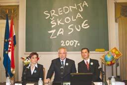 Trend produljenja obveznoga školovanja prisutan je u cijelome svijetu te je stoga razumljivo da se ova potreba nameêe i Republici Hrvatskoj koja, uz Republiku Makedoniju, ima najkraêe trajanje