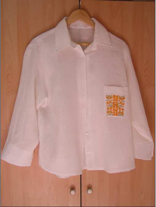5. Ženska lanena košulja s redizajniranim vezom s kapice (škufije) koja je sastavni dio narodne nošnje.