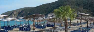 Na plaži u Kalamitsiju se nalaze beach barovi sa odličnom ponudom: Beach Bar CHICA zapadni deo plaže Beach Bar CAVO istočni deo plaže GPS: N39.9905929/E23.