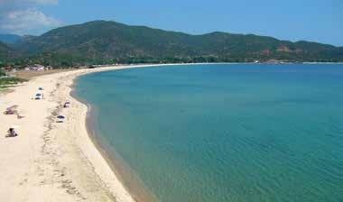 Tu se nalaze plaže Klimataria, Kriaritsi, taverna 5 steps in the sand kao i plaže Griavas, Valti i Agridia. Sve ih odlikuje izuzetan beli pesak i dugačak plićak.