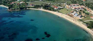 Kastri Beach Kuća Pomme de la mer Na samo 4km od popularnog Nikitija, na 200m od plaže Agios Joannis nalazi se plaža Kastri i kuća Pomme de la mer koja je od plaže udaljena 290m.