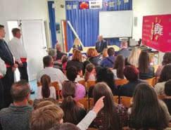Ovogodišnji program započeo je školski pjevački zbor izvedbom školske himne, nakon čega je uslijedila pozdravna riječ knjižničarke Renate Kolovrat.