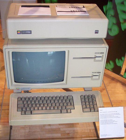 9 10 IBM PC XT Diskovi s vlastitim kućištem S pojavom IBM