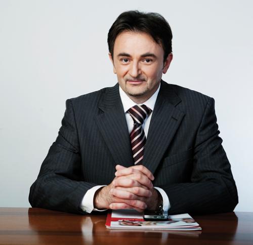 UVODNA REČ GENERALNOG DIREKTORA Poštovani, Telekom Srbija Grupa (TSG), koju čine Telekom Srbija kao Matično društvo, zajedno sa zavisnim društvima, na regionalnim tržištima na kojima posluje u 2018.