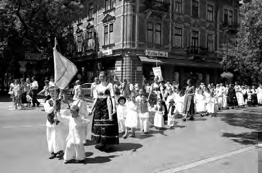 Bogu mila zahvala - Dužijanca malenih U okviru 100. obljetnice Dužijance, svečanom svetom misom zahvalnicom u katedrali-bazilici sv. Terezije u Subotici, 10. srpnja proslavljena je Dužijanca malenih.