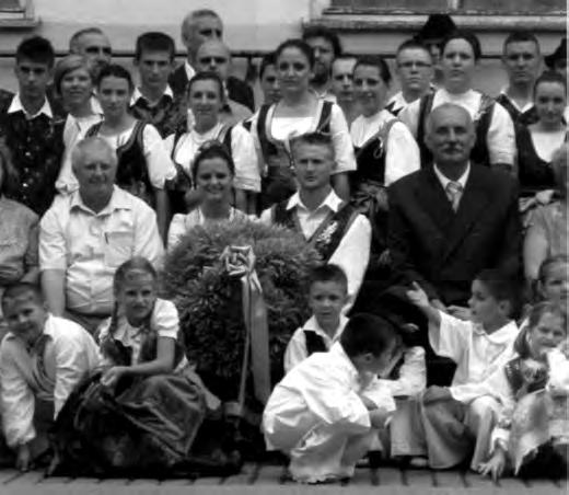 Tamo ih je dočekao predsjedavajući mjesnog vijeća Aleksandar Vidaković kome su bandaš i bandašica predali blagoslovljen kruh i krunu.