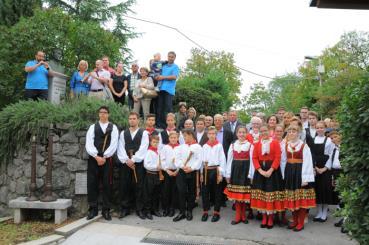 Pomoći Ministarstvo kulture 30.000,00 kn 30.000,00 kn 4. Vlastiti prihodi 13.000,00 kn 5.000,00 kn 5. Prihodi za posebne namjene 0,00 kn 8.000,00 kn 6. Donacije 10.000,00 kn 8.000,00 kn 1.- 6.