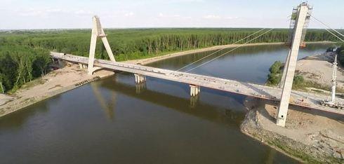 4. Eksperimentalni dio Slika 11: Most na Dravi [25] U eksperimentalnom dijelu je opisan projekt mosta Drava kod Osijeka čije je izvođenje provodilo poduzeće ZM-Vikom u suradnji sa Brodograđevnom