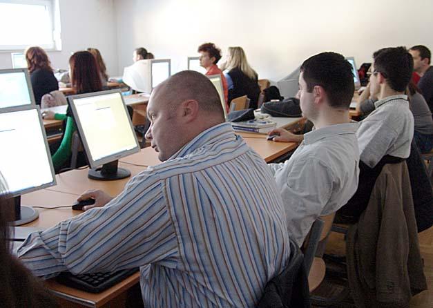 Net) bilo i zainteresiranih profesora. Računalne mreže i Linux uglavnom su pohađali napredniji učenici.
