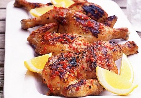 Piletina sa roštilja na portugalski način Piletina sa roštilja na potugalski način, ukusno i ljuto. Pravi izbor za ručak u tople letnje dane.
