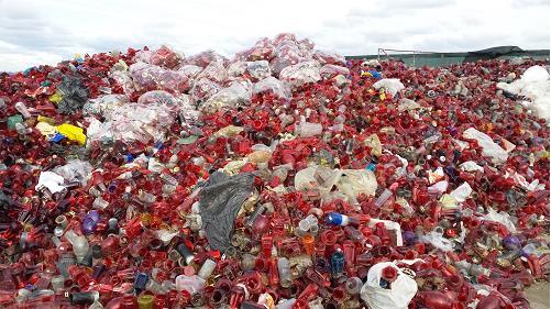 1.UVOD Povećane količine plastičnog otpada, bez učinkovitog postupka zbrinjavanja, dovode do onečišćenja okoliša i brojnih drugih negativnih posljedica.