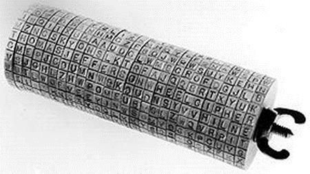 slučajnim ključem iste duljine kao originalan tekst, stoga kriptoanalitičar nema apsolutno nikakvo uporište za razbijanje šifre (Wijesekera, 2011). 3.8. Enigma Nijemac Artur Scherbius 1918.