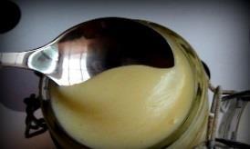 3.11. Dokazivanje patvorenja maslaca margarinom Margarin sadrži oko 10% sezamova ulja koje ima svojstvo da se s HCl i otopinom furfurola oboji intenzivno crveno. [1] 3.12.