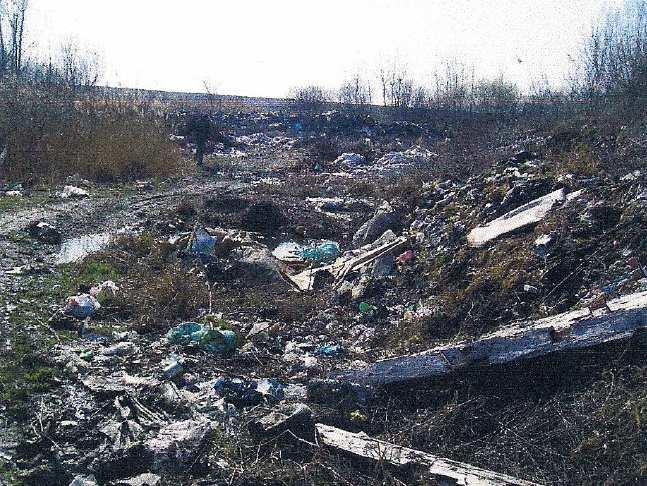 6. POVRŠINE ONEČIŠĆENE OTPADOM Na području Općine dva su odlagališta komunalnog otpada: Parag