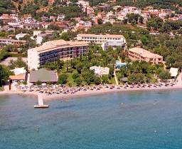 DELFINIA CORFU HOTEL 4**** DETE LETUJE BESPLATNO Lokacija: Hotel Delfinia nalazi se na 5 minuta hoda od centra sela Moraitika na obali mora okružen prelepim vrtom koji vodi ka plaži.