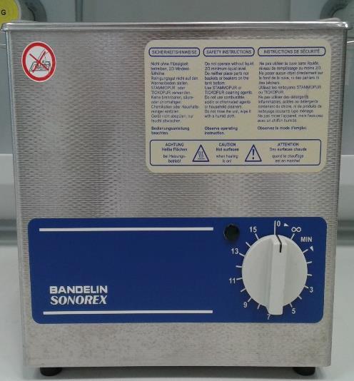 3.2.3. Ultrazvučna kupelj Pri pripremanju i homogenizaciji otopina upotrijebljena je ultrazvučna kupelj (BADELIN, tip: RK-100, Njemačka) prikazana na slici 10.