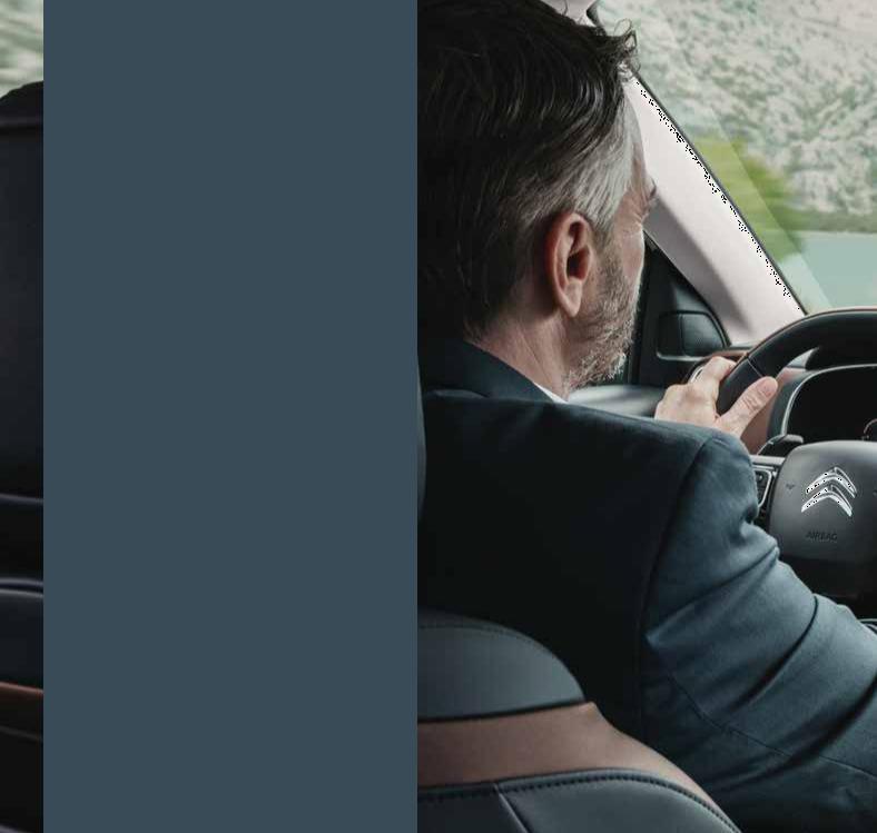 Povezana navigacija u stvarnom vremenu INFORMACIJE POD VAŠIM PRSTIMA Novi SUV Citroën C5 Aircross opremljen je novim 8" tabletom koji pruža istu brzinu i jednostavnost korištenja kao pametni telefon.