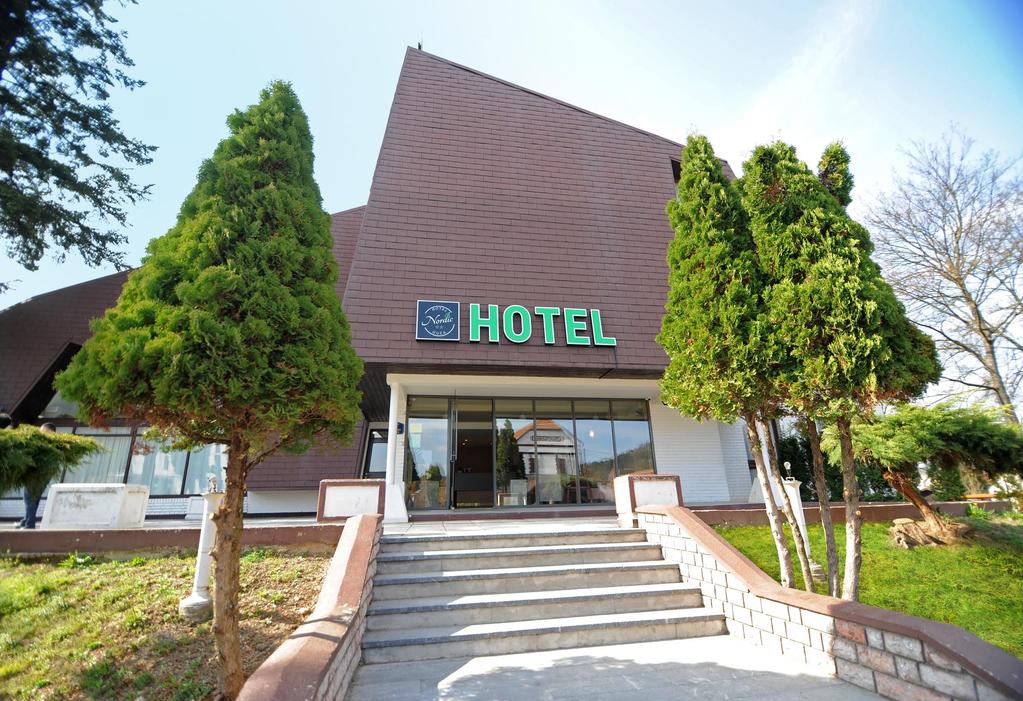 O hotelu Hotel Nordic nalazi se u samom centru Guče. Izgrađen je 1981. godine po projektu čuvenog arhitekte Mihaila Mitrovića i ima 2.859 m² neto korisne površine.