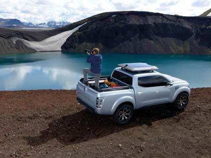 U toj saradnji oba proizvođača su imala na umu Paula, fotografa: za njega je ALASKAN Koncept savršen automobil. ALASKAN Koncept je svet umrežene avanture.