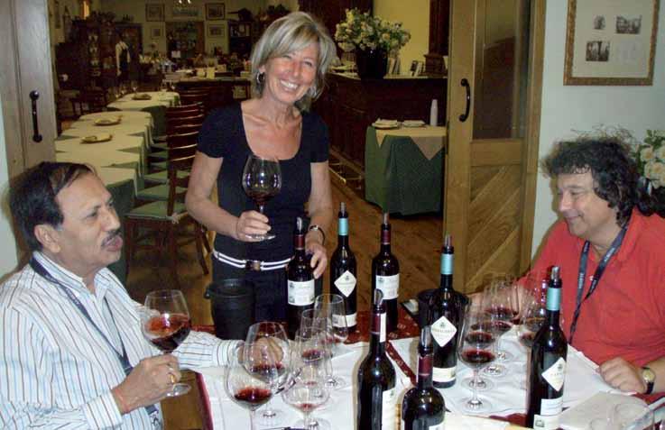 Anna Abbona iz vlasničke obitelji povijesne vinske kuće Barola Marchesi di Barolo, jedne od najvećih u Langhi, nazočne s vinom i u Hrvatskoj preko zagrebačkog Vrutka, predstavlja vina indijskom