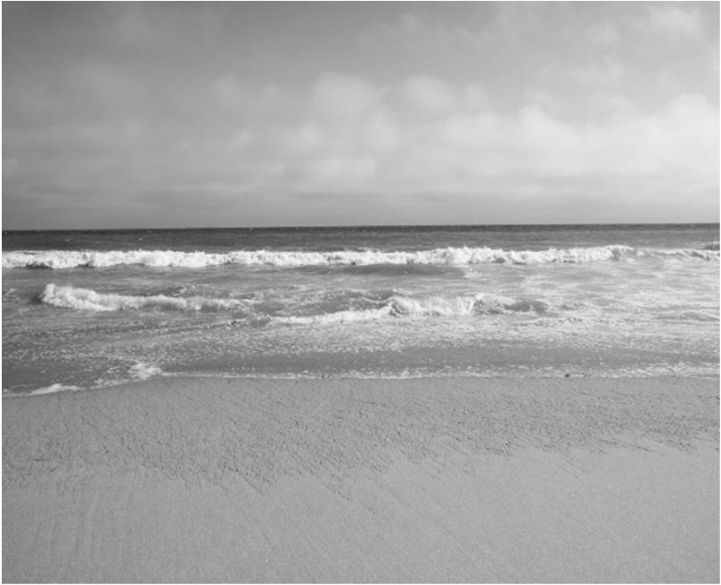 photos/wpcontent/uploads/2018/06/ocean-waves-on-beach-sand.jpg...... 2 boda b) Kako se kreću čestice u valovitom gibanju? Zaokružite jedini ispravni odgovor! 1. pravocrtno, 2. na kružnoj stazi, 3.