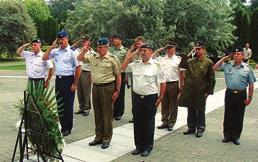 20 OSRH NOVOSTI Posjet brigadnog generala Stevena Salazara HKoV-u Brigadni general Steven Salazar, zapovjednik Združenog multinacionalnog središta za obuku USA REUR-a 12. lipnja 2011.