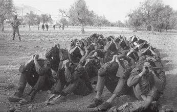 Početni udar na Izrael bio je uspješan i rezultirao je većim brojem zarobljenih izraelskih vojnika Ratoborni Sadat U Siriji je u veljači 1970. državnim udarom došao na vlast Hafez al-assad.