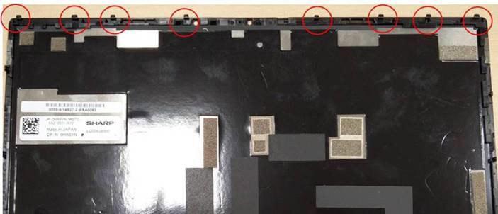 5 (2) kako biste pričvrstili ploču ekrana. 4 Povežite kabl baterije sa konektorom na matičnoj ploči. 5 Postavite metalni nosač i vratite zavrtanj M1.6x2.