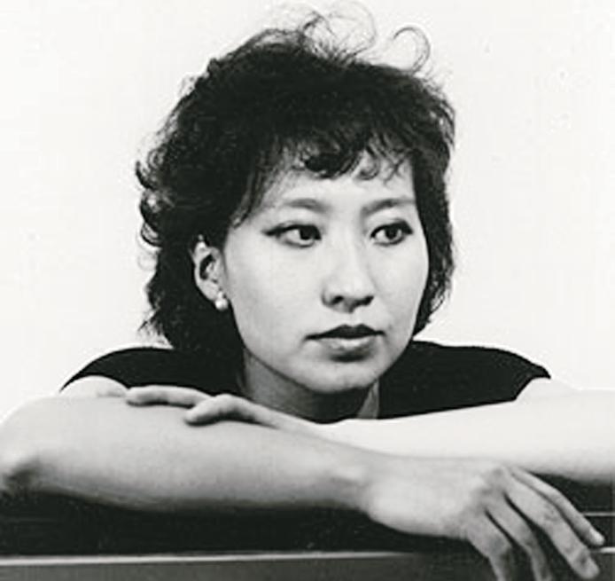 WONMI KIM klavir, Kr Wonmi Kim (Seul, 1961.) počela je svoje učiti klavir u dobi od četiri godine, održavajući odmah i svoj prvi javni nastup na nacionalnoj televiziji, a 1968.