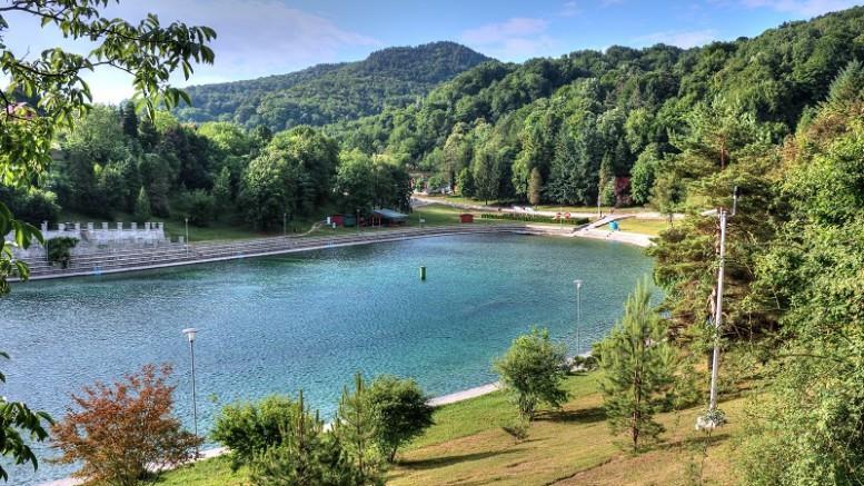 prostora i pohrlili na orahovačko jezero. Svaki od posjetitelja nađe svoj sadržaj.