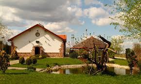 6.2. Pustara Višnjica Na mjestu nekadašnje pustare danas se prostire agro-turističko imanje Višnjica s bogatom ruralnom baštinom. Uređeno u skladu s tradicijom nekadašnjih naselja bezemljaša, tzv.