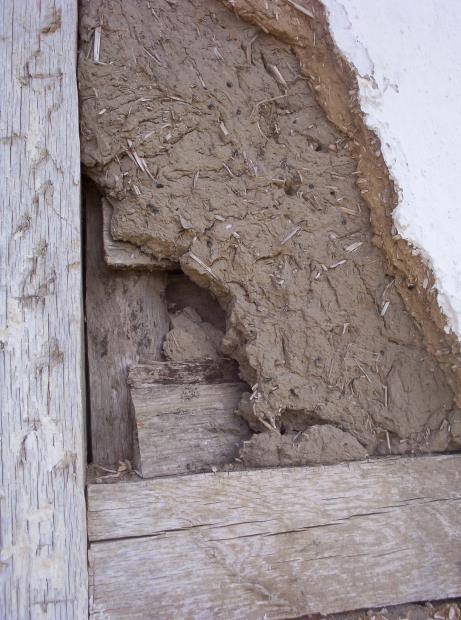 конструкција од камена, којом су зидани подрумски зидови, је висока термичка маса која повољно утиче на
