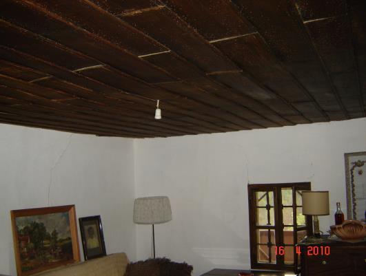 У зимском периоду зидови подрума акумулирају топлоту, коју у вечерњим часовима емитују и загревају