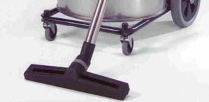 Lopate, gumeni strugači i usisavanje vakuumom mogu da se koriste za suvo čišćenje pre mokrog.
