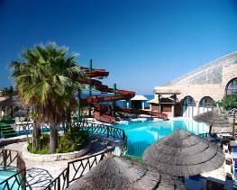 U neposrednoj blizini su hoteli Miro Zante Royal Palace i Zante Imperial Beach hoteli, tako da je za najmlaċe obezbeċena besplatna ulaznica u zabavni