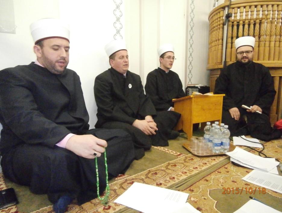 Mevludski dio programa su izveli imami i učenici mekteba koji su recitirali zanimljive i poučne islamske pjesmice. Nakon toga je prisutne poselamio imam Amir ef.