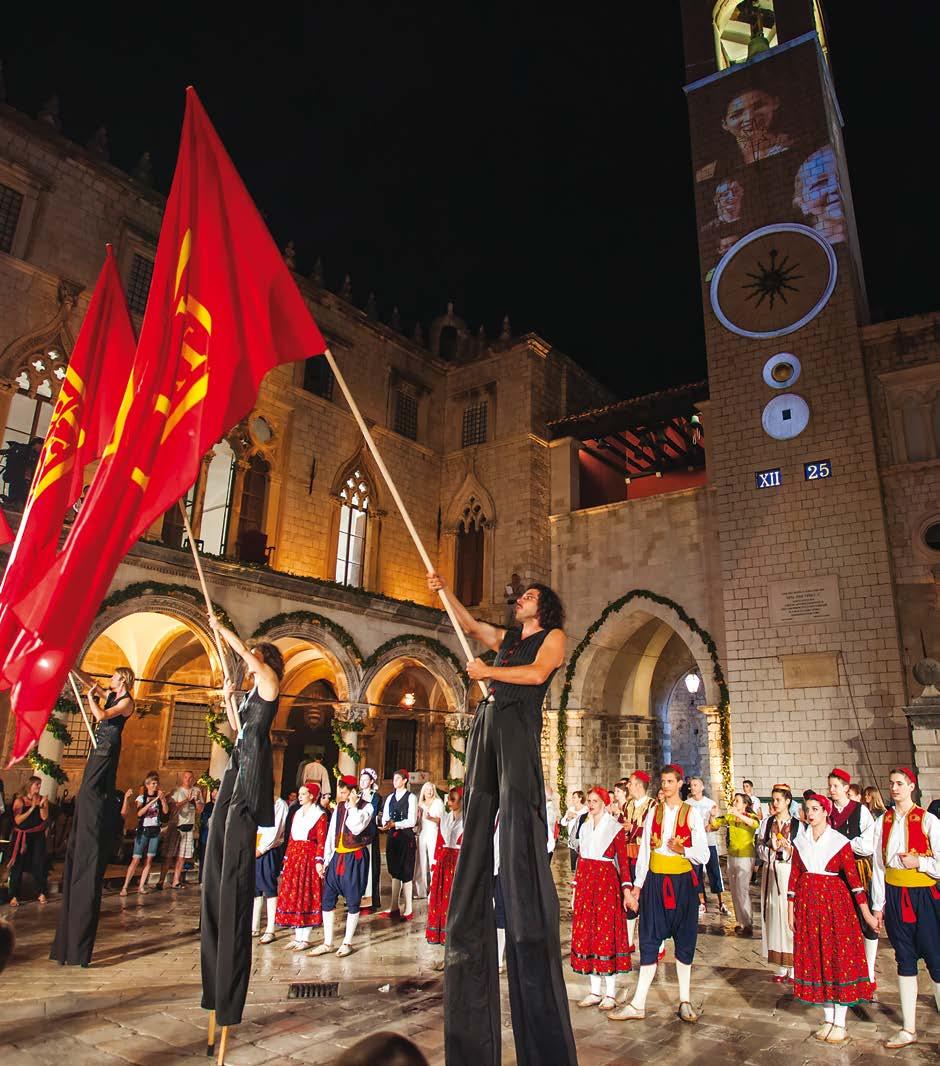 SUN GARDENS MAGAZINE KULTURA CULTURE Photographs City of Dubrovnik Tourist Board Sedamdeset kulturnih ljeta 70 Summers of Culture Dubrovačke ljetne igre su glazbeno-scenska manifestacija utemeljena