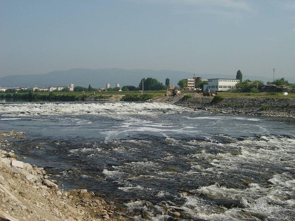 Postaja Toplana Postaja se nalazi nasuprot toplane na Savi.