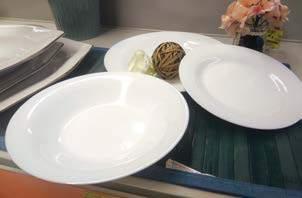 19 Set za ručavanje B952 Materijal: Keramika 4 plitka tanjira 4