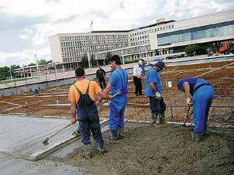 Radovi su povereni kruševačkom preduzeću Morava In. Pre početka radova, izvođač je konsultovao tehničku službu Mapei o predlogu za rekonstrukciju, a posebno za hidroizolaciju fontane.