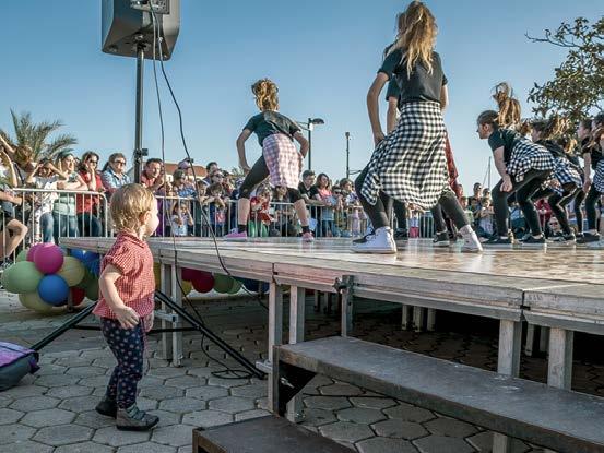 Na medulinskoj Rivi kod fontane ove se godine okupio rekordan broj plesača, njih čak 230 iz 12 plesnih skupina. Plesači Piruete sudjelovali su od 10. do 11.
